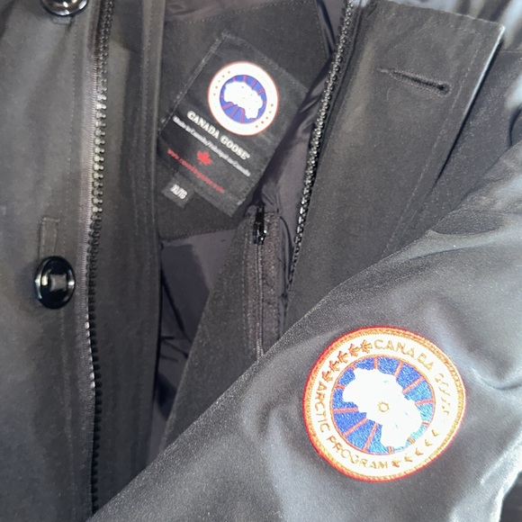 Men’s Canada Goose Chateau Parka with fur hood! - Picture 10 of 10